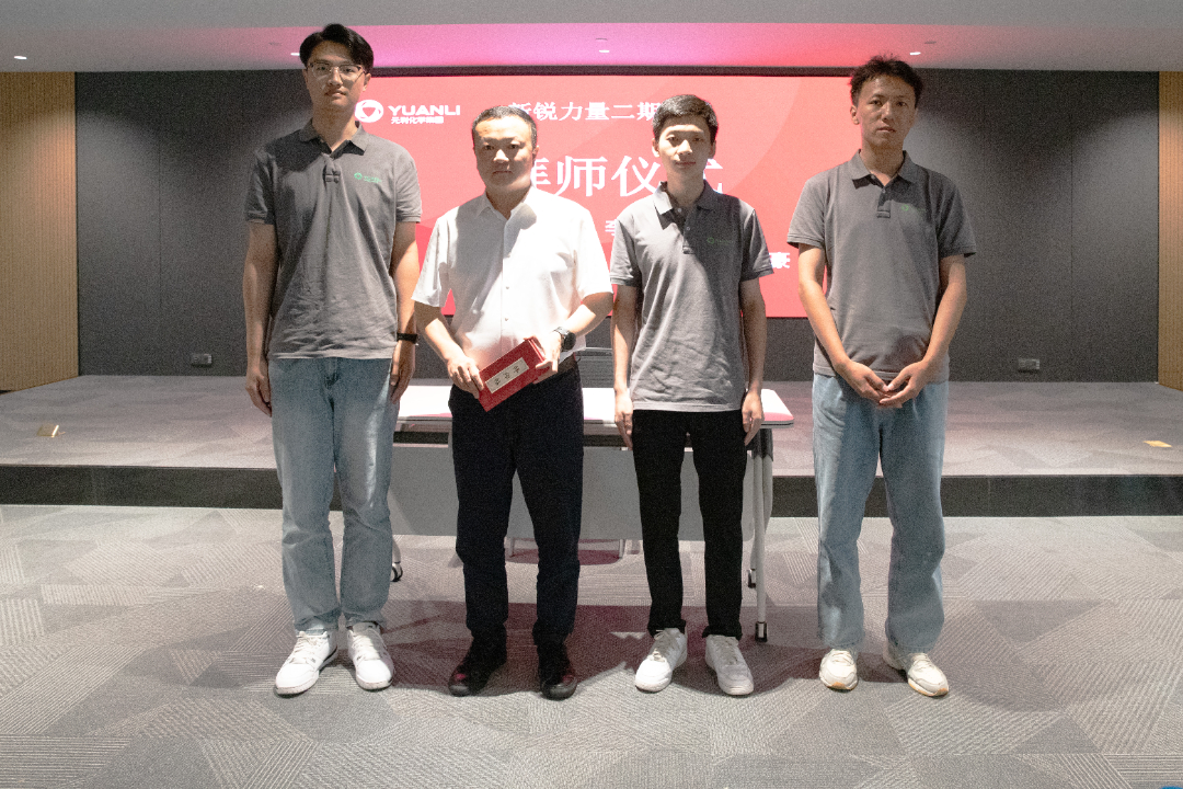导师合影1.jpg